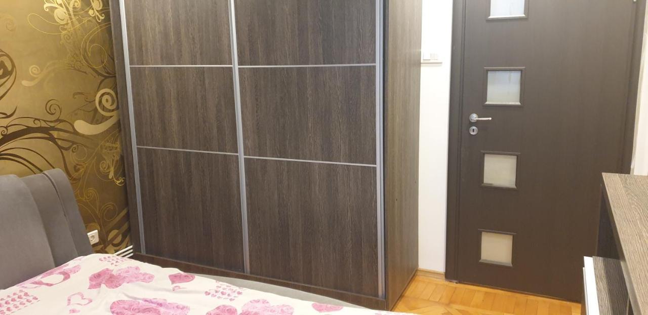 Modern Apartment Pitesti Exterior photo